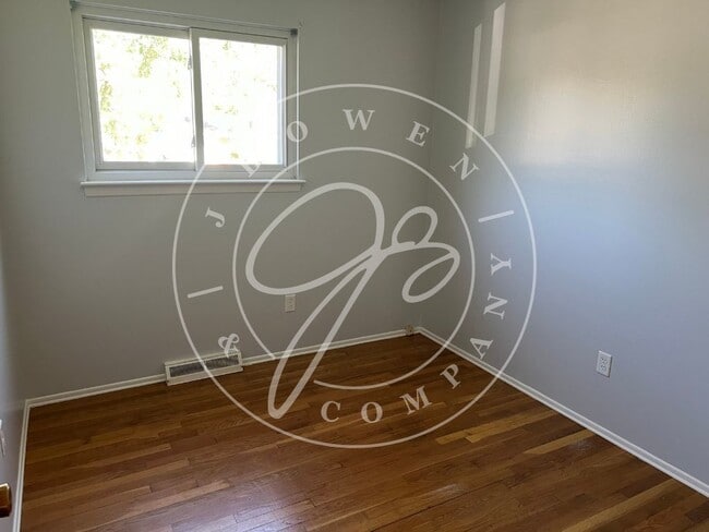 Building Photo - "Charming upgraded 3 bedroom home in Holland.