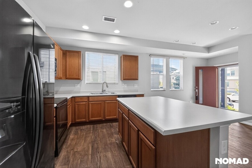 Building Photo - 16041 E Elk Dr