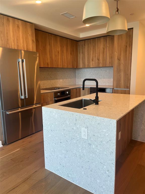 Building Photo - 84 East Ave