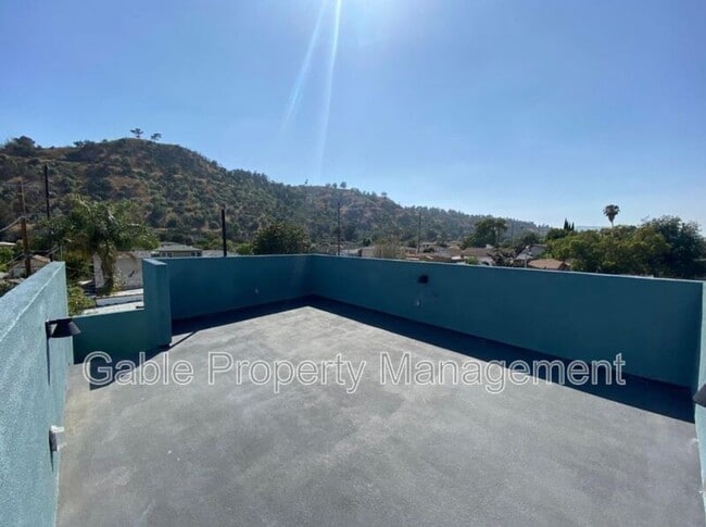 Building Photo - 2320 Fernleaf St