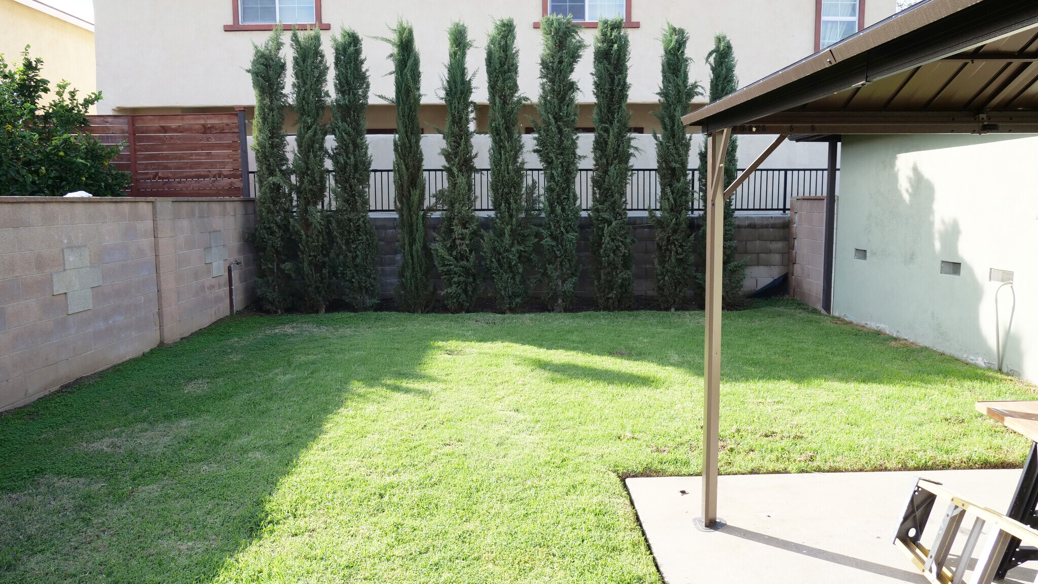 Building Photo - 259 E Puente St