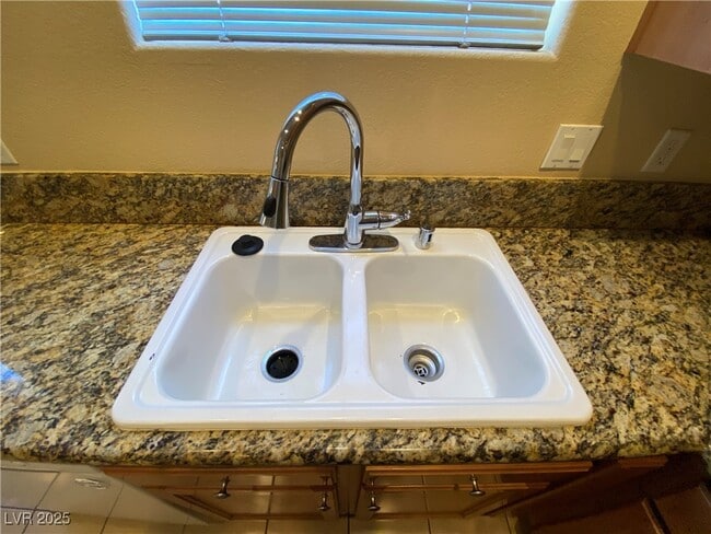 Building Photo - 744 Blue Barrel St