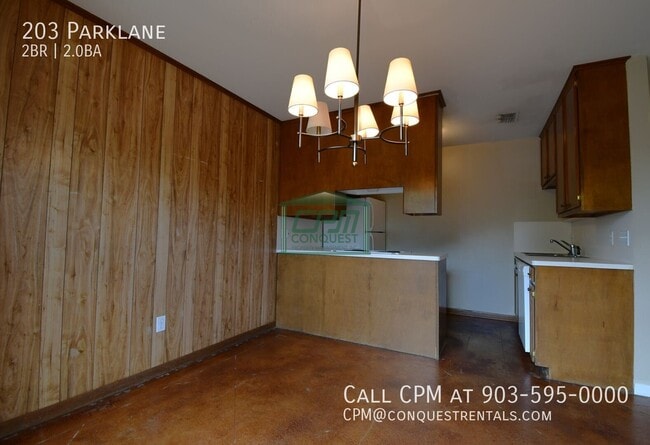 Building Photo - 203 Parklane-
