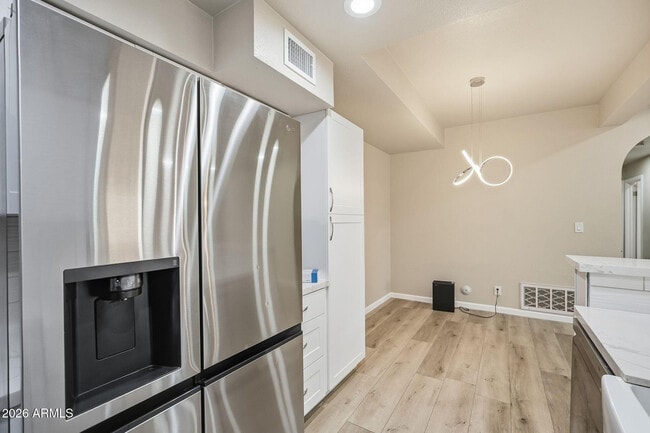 Building Photo - 9708 E Vía Linda