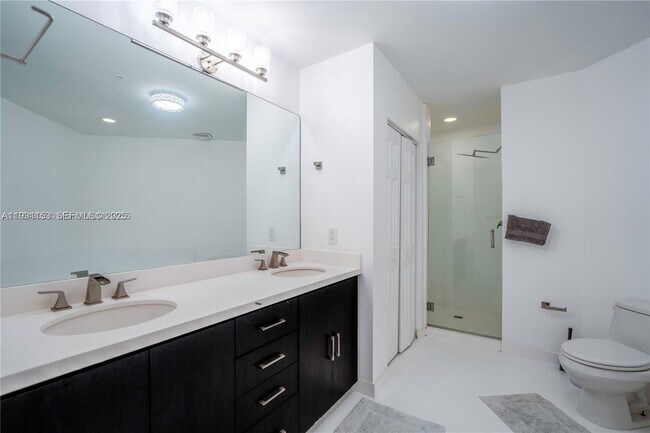 Building Photo - 3001 NE 185th St