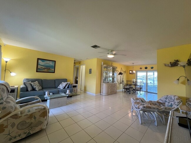 Building Photo - $3,300/month ** Short Term / Seasonal - Fu...