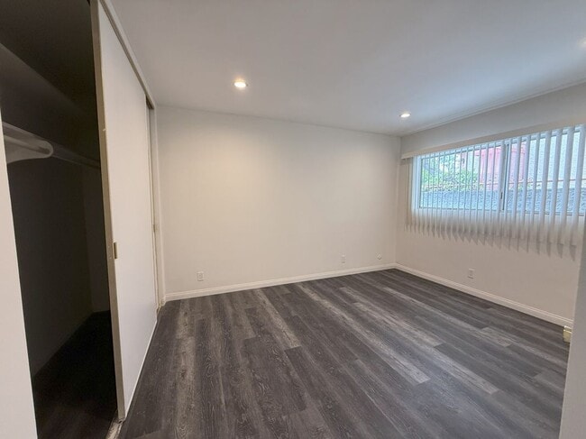 Building Photo - 525 Fischer, 1