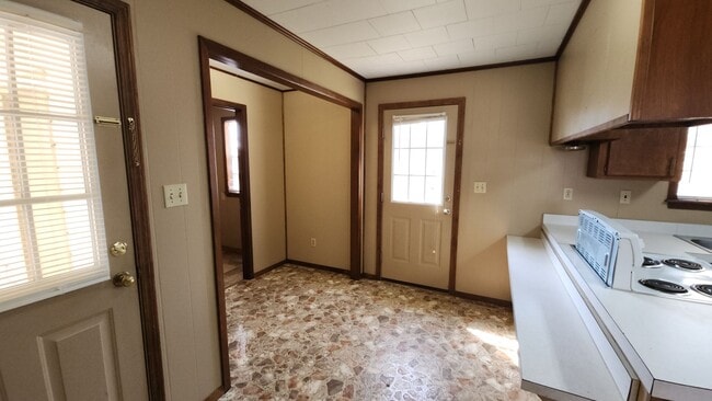 Building Photo - 605 N Front St