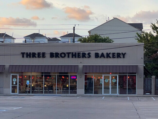 Building Photo - 1111 Shepherd Dr