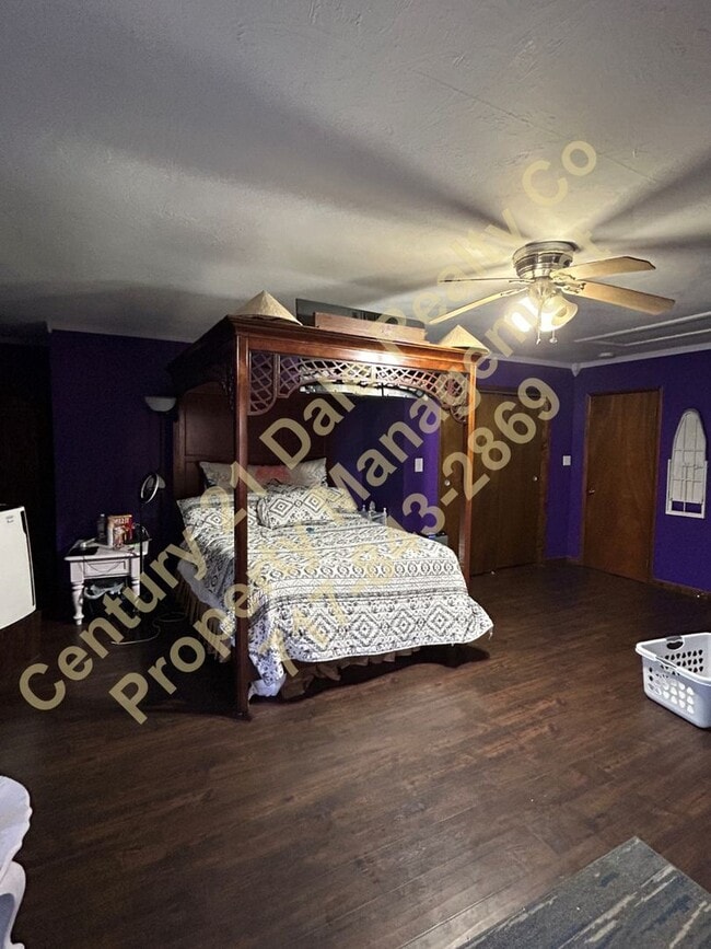 Building Photo - Large 3 Bedroom, 2 Bath Pet friendly home with off street parking and a 600sqft detached garage