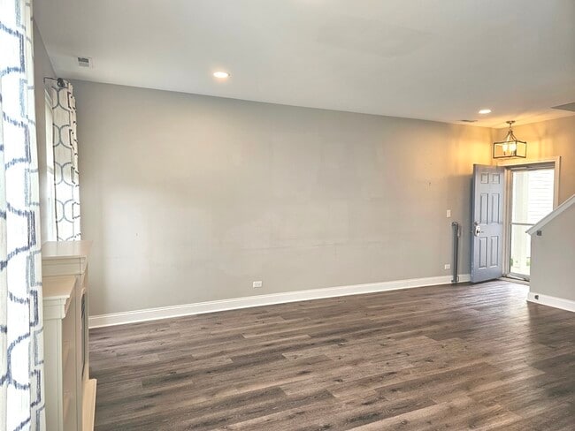 Building Photo - 306 Parkside Dr