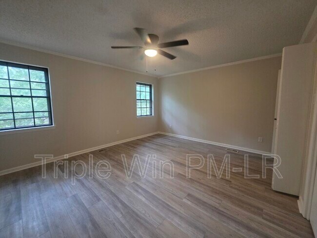 Building Photo - 12320 Shawnee Forest Dr