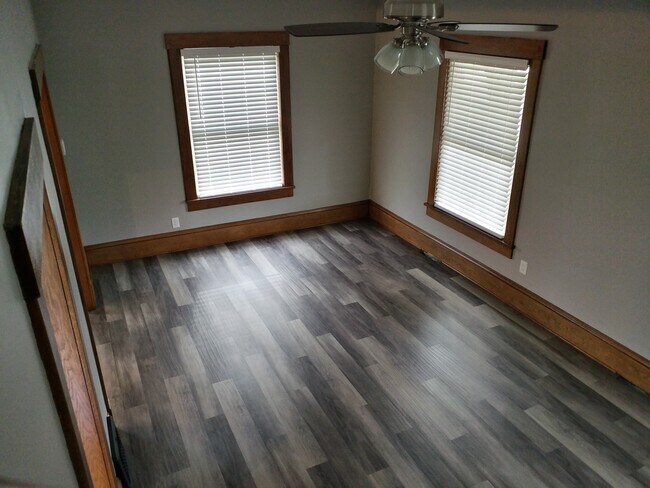 Building Photo - 239 Bachtel St SE