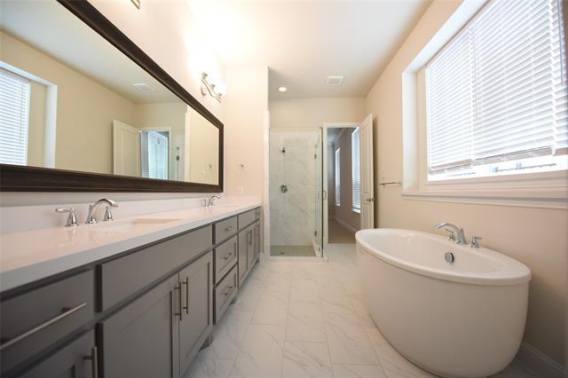 Building Photo - 7112 Royal Liverpool Dr