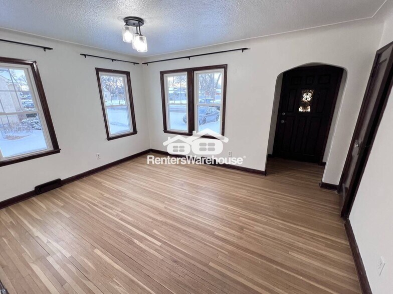 Building Photo - 5568 N Humboldt Ave