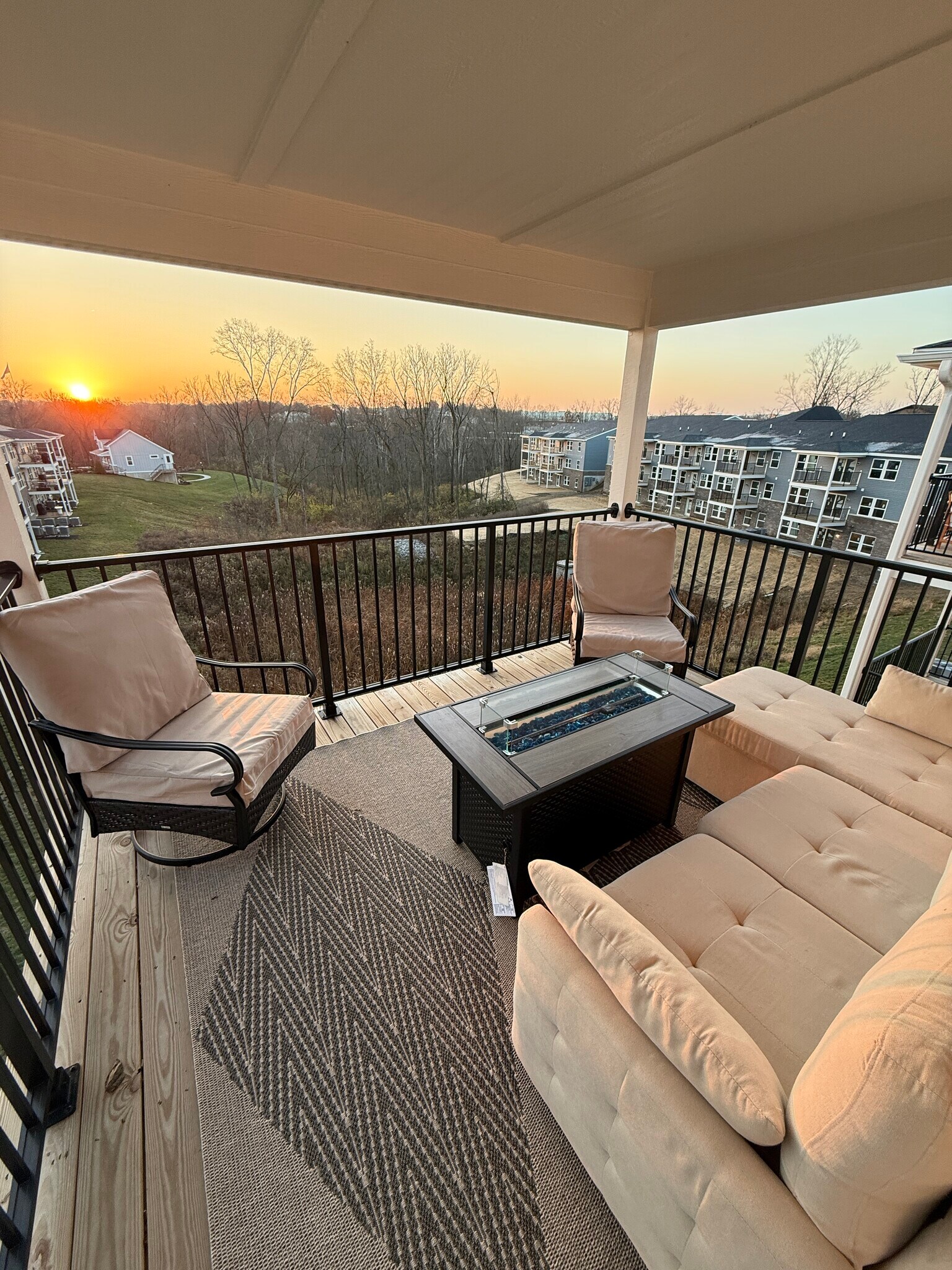 Building Photo - 610 Foxhill Dr