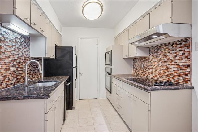 Building Photo - 11400 Park Central Pl