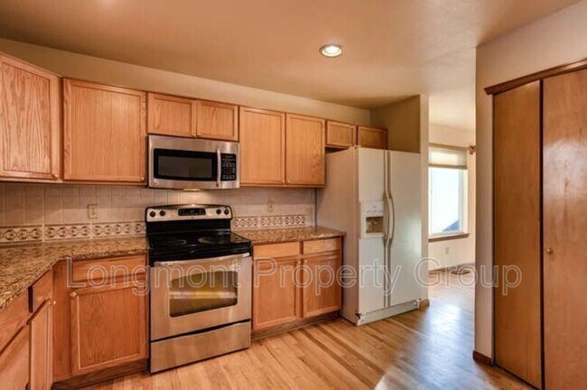 Building Photo - 709 Clarendon Dr