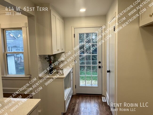 Building Photo - 414 W 61st Terrace