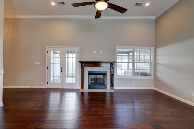 Building Photo - 1008 Meadowview Ln