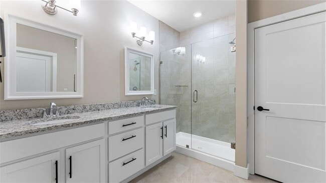 Building Photo - 1023 NE Hts Ln