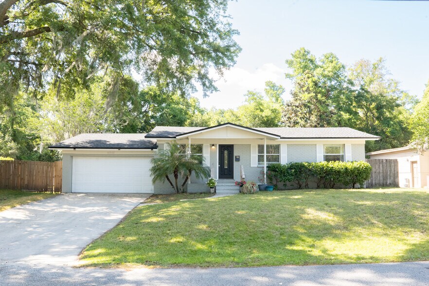 Primary Photo - 10340 Jolynn Rd