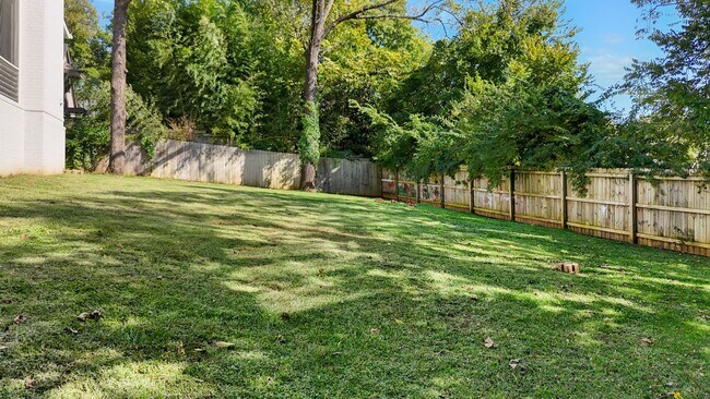 Building Photo - 3311 Skyline Dr