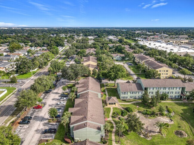 Building Photo - 2065 Dixie Belle Dr