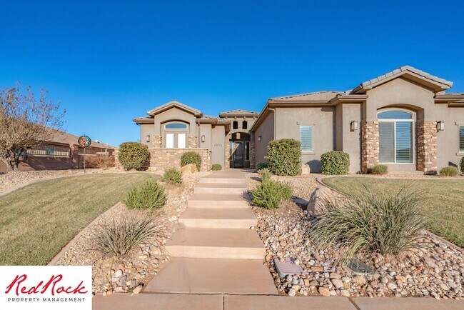 Building Photo - Stunning 2 Bedroom Fully Furnished Home. Community Pool & Mini Golf!