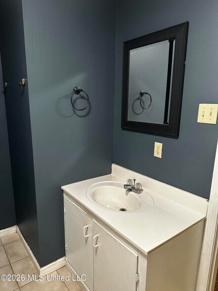 Building Photo - 22226 Red Bluff Rd