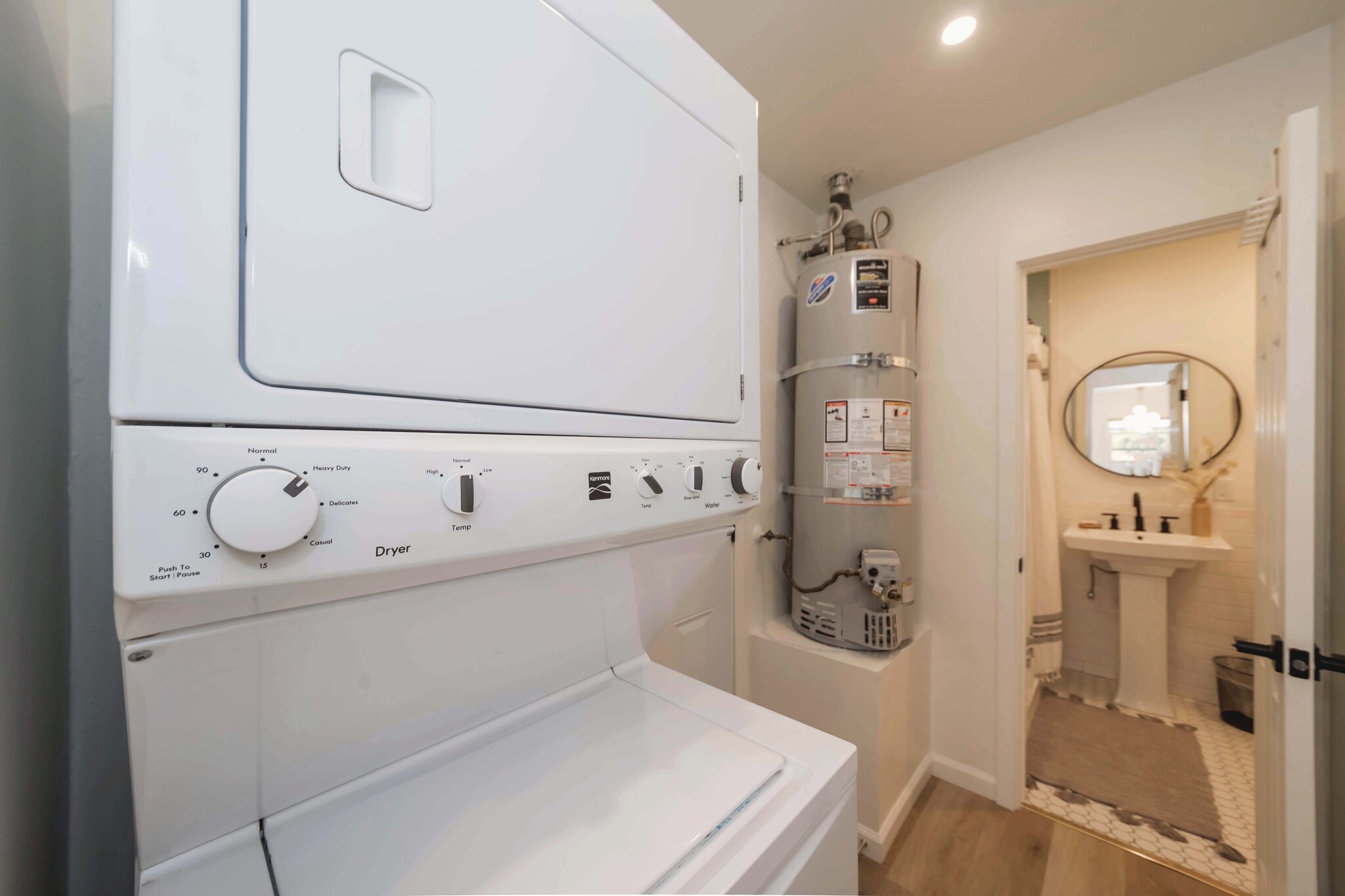 Building Photo - 813 W Beach Ave