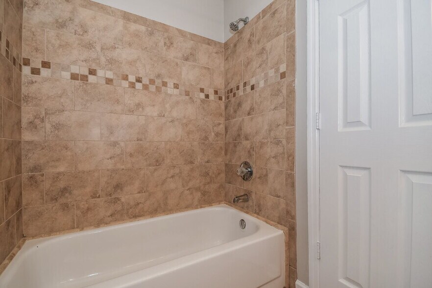 Building Photo - 8544 Moss Pointe Trail N