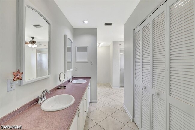 Building Photo - 5859 Westbourgh Ct