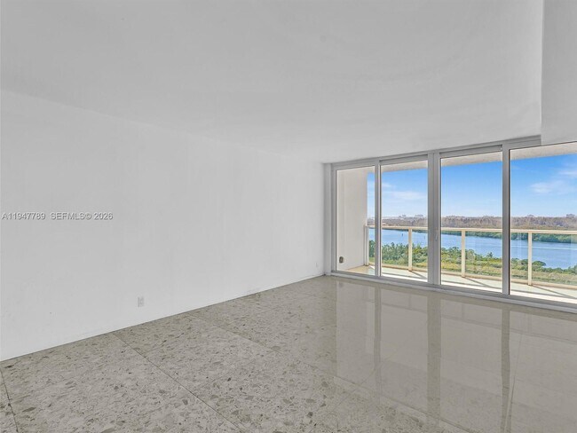 Building Photo - 100 Bayview Dr