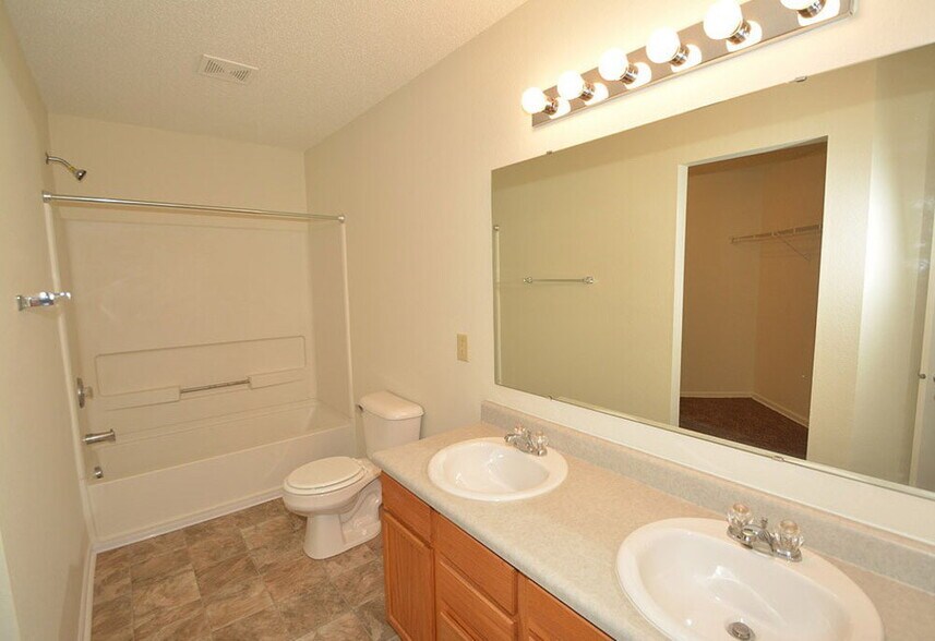 Building Photo - 10841 Zimmerman Ln