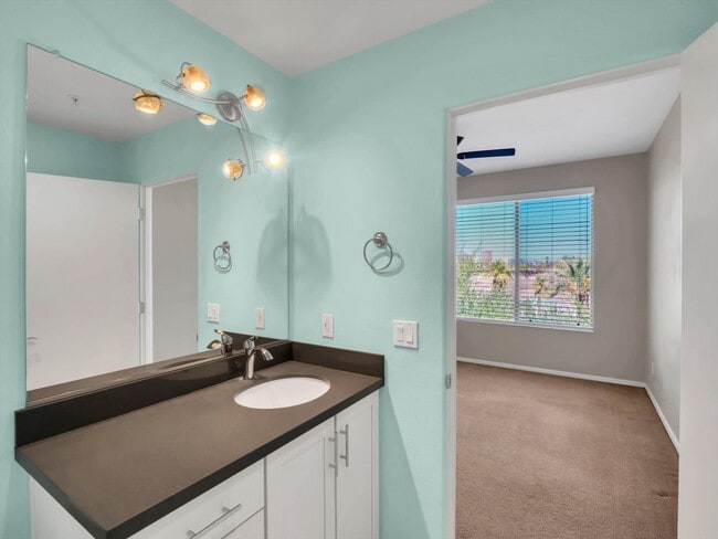 Building Photo - Beautiful Property with Contemporary Flair