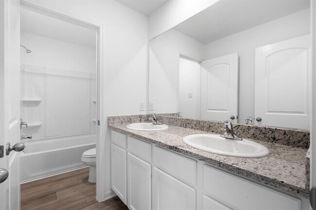Building Photo - 242 Myrtle Oak Dr