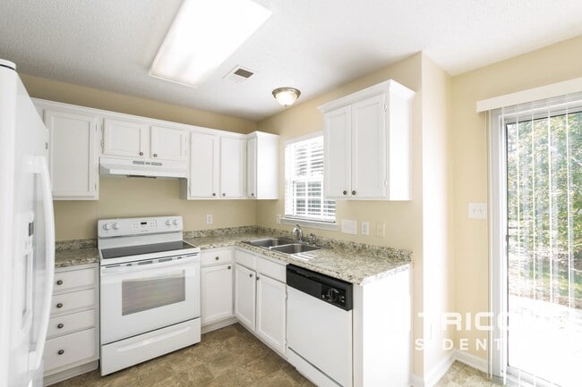 Building Photo - 1607 Bear Brook Dr