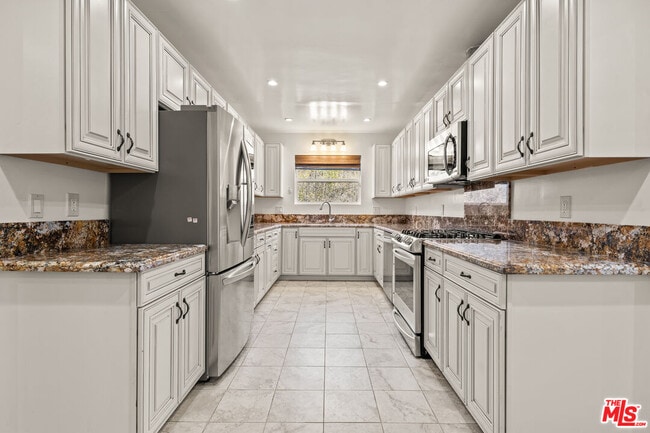 Building Photo - 4530 Bakman Ave