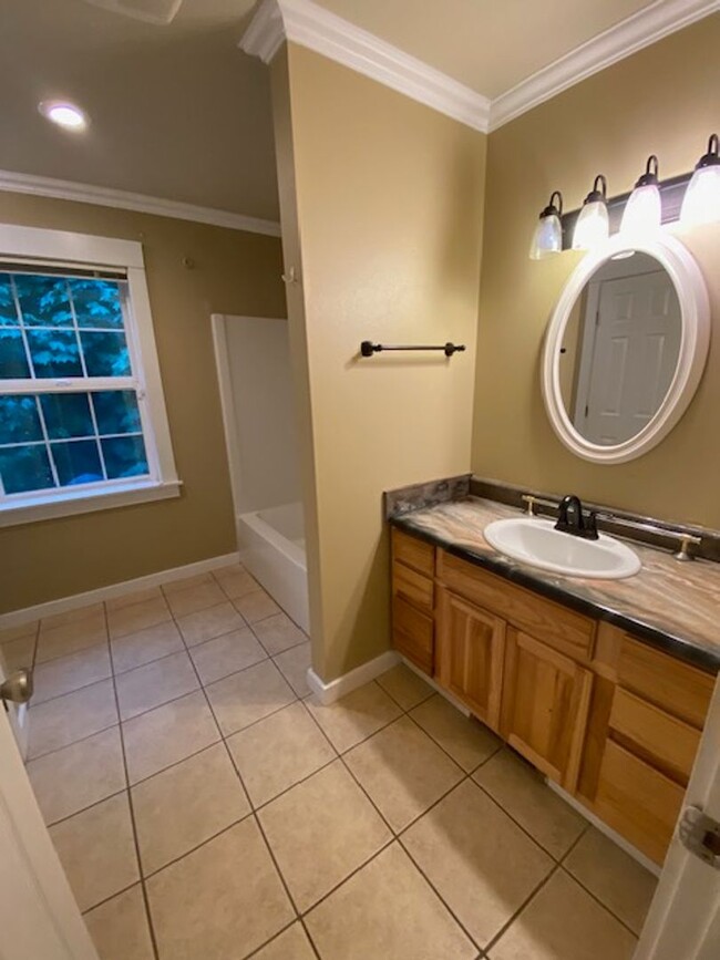 Building Photo - Charming home located in beautiful Orting!