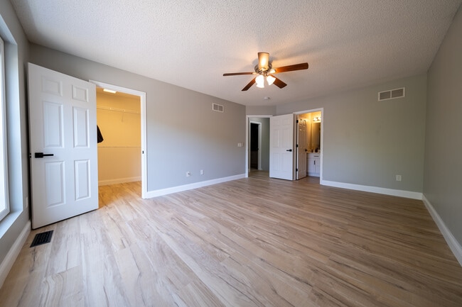 Building Photo - 5008 Bluff Heights Trail SE