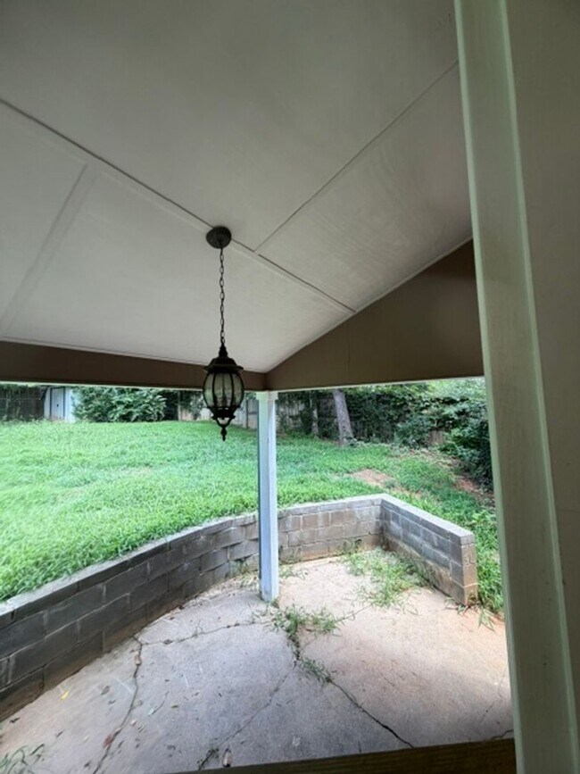 Building Photo - 2 Bedroom, 1 Bath home nestled in the heart of Maryville city in historic Sunset View.
