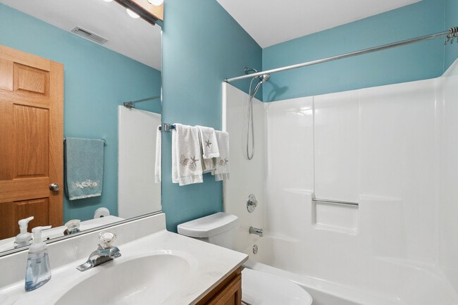 Building Photo - 5573 Barnwood Dr