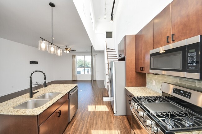 Building Photo - 2421 Wentworth St