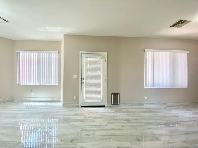 Building Photo - Nice 2-story single-family house with 3 Bedrooms, 2.5 Bathrooms