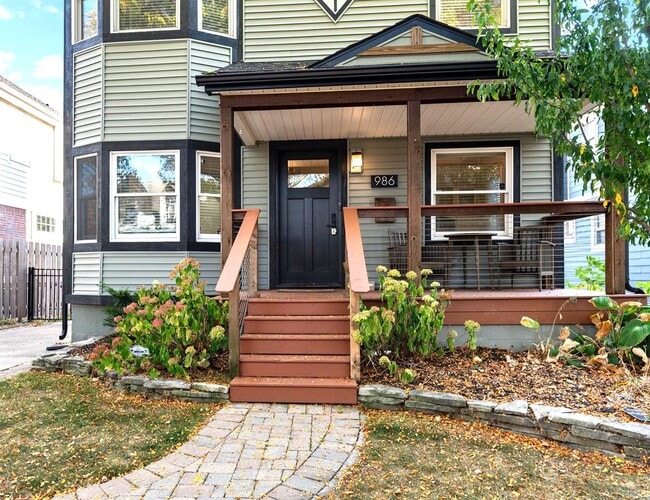 Building Photo - 986 Smith Ave
