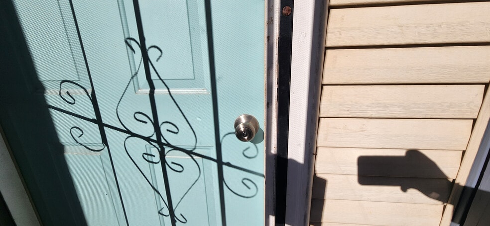 Building Photo - Room in Duplex on Jones Ave NW