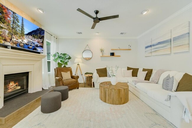 Building Photo - 803 Crocus Dr