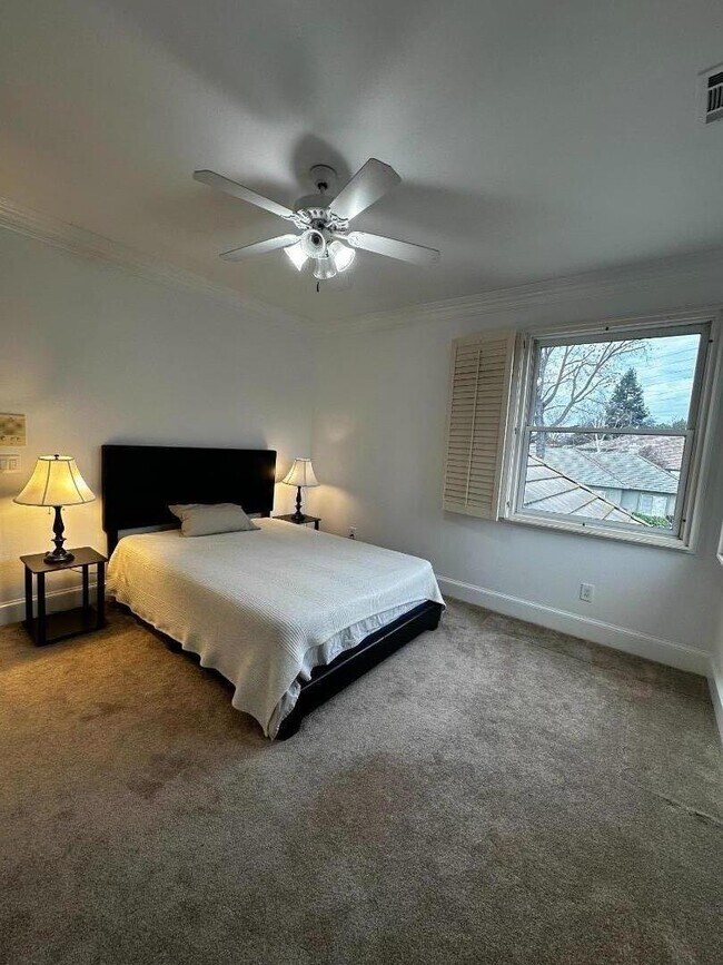 Building Photo - 4824 Longcove Dr