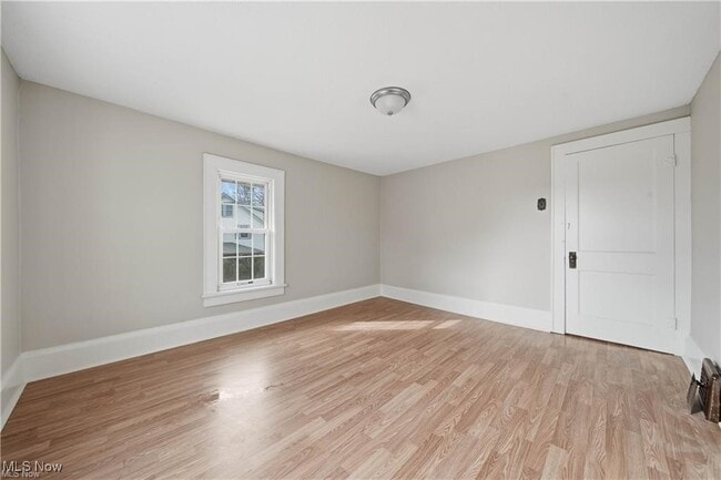 Building Photo - 437 Erie St